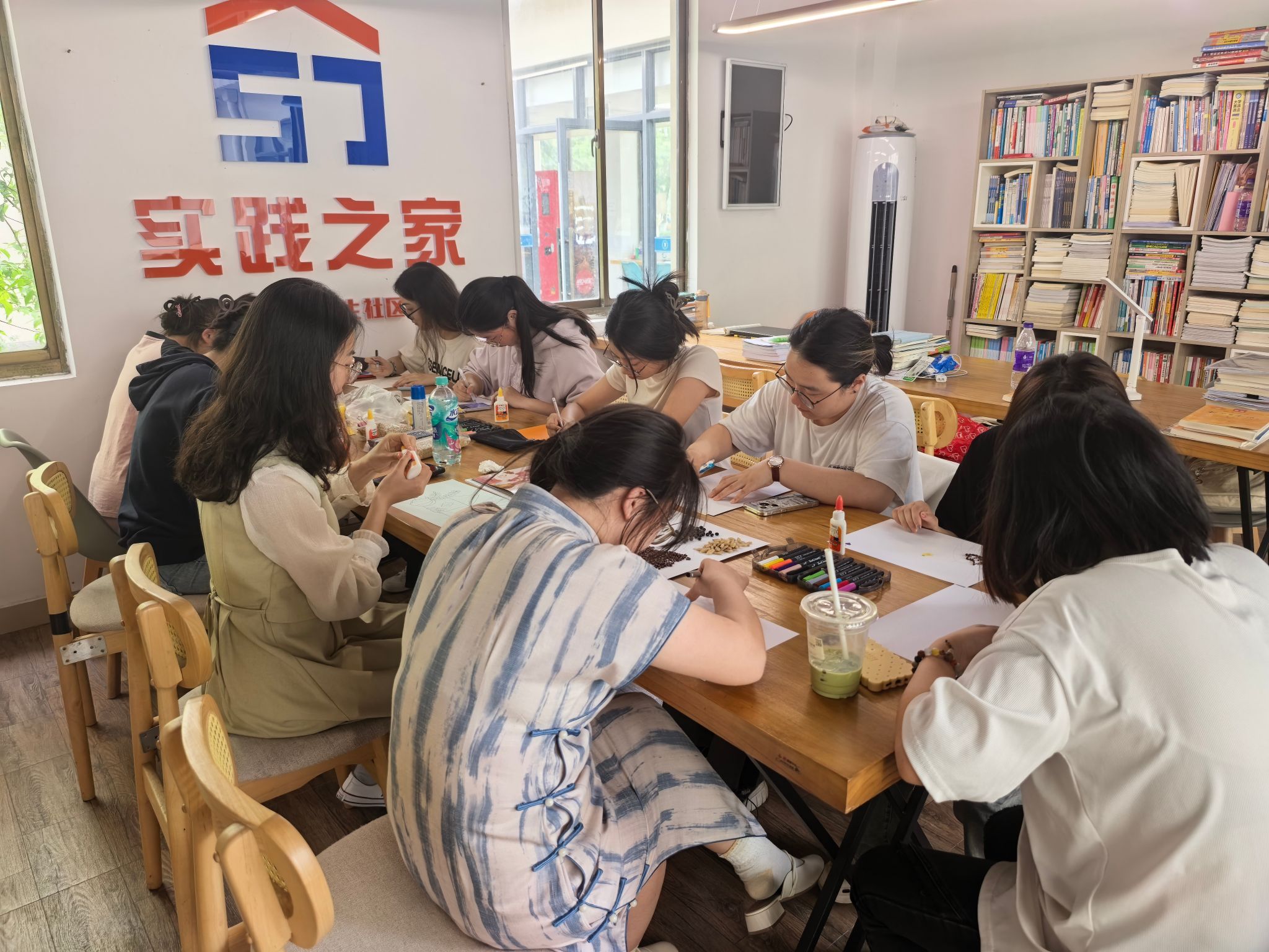 一画一世界——电信学院举办种子画体验活动