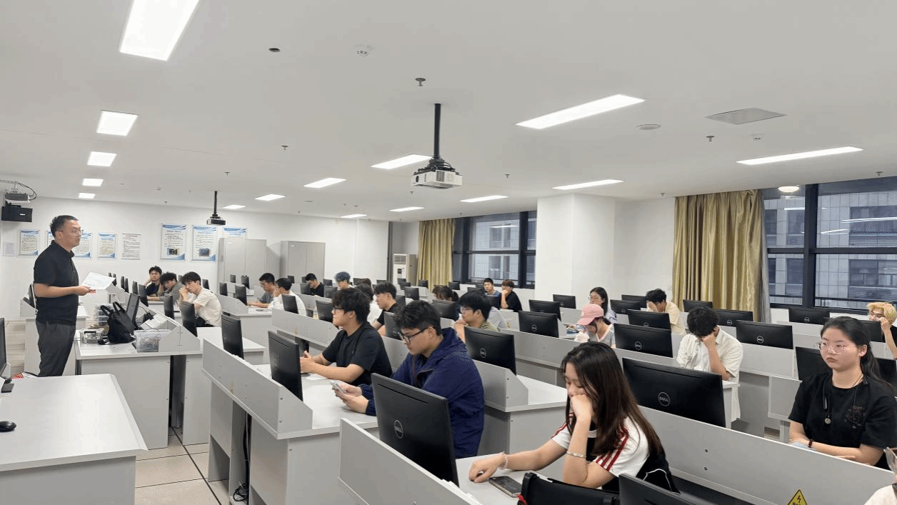 以赛促学展风采 金陵科技学院大学生电子设计竞赛圆满落幕