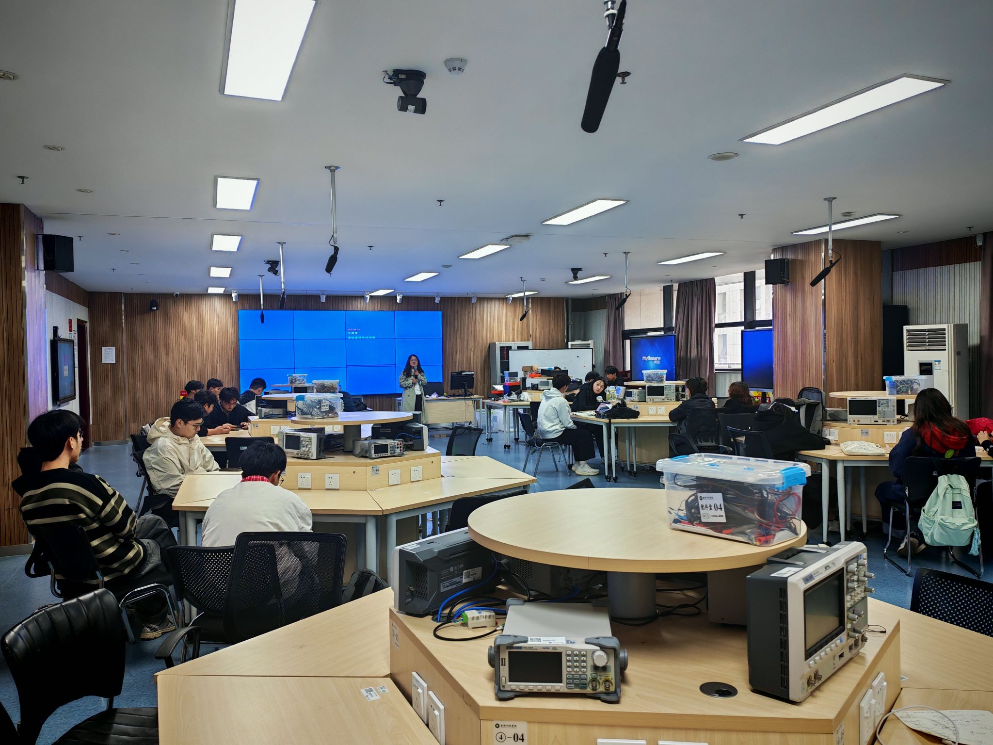 电子信息工程学院举办专转本考研经验分享会